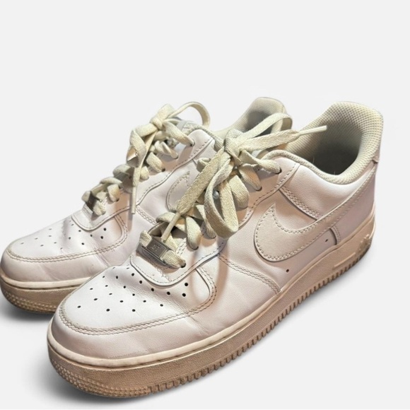 Women’s Nike All White Air Force 1 07’ sneakers - Picture 1 of 9